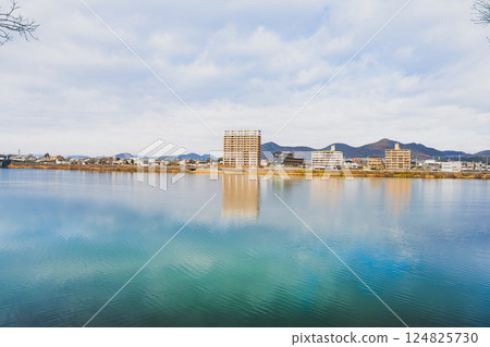 The Kiso River and the cityscape of Kakamigahara City as seen from the area around Inuyama Castle in Inuyama City (Aichi Prefecture) The Kiso River and the cityscape of Kakamigahara City as seen from the area around Inuyama Castle in Inuyama City (Aichi Prefecture) 124825730