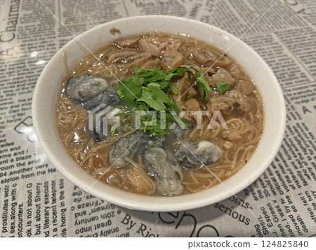 Photographing a bowl of Taiwanese gourmet rice noodles with large intestine and oysters in a restaurant Photographing a bowl of Taiwanese gourmet rice noodles with large intestine and oysters in a restaurant 124825840