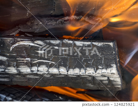 Wood burning in the brazier 124825921