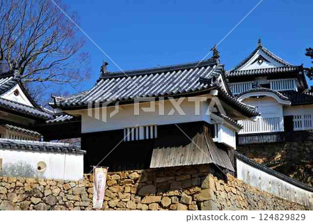 The castle tower and corner turret from the Ninomaru section of Bitchu Matsuyama Castle 124829829