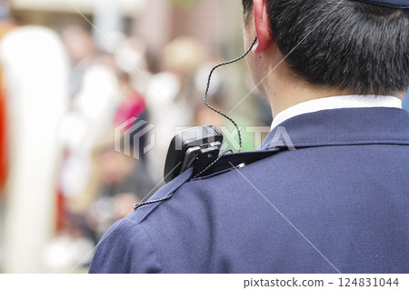 Police officers on alert 124831044