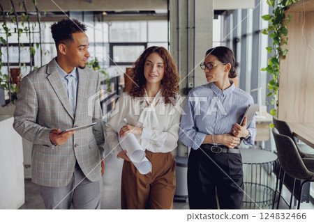 Effective Collaboration of Business Teams in the Modern Professional Workspace Environment Effective Collaboration of Business Teams in the Modern Professional Workspace Environment 124832466