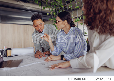 Engaging in Collaborative Teamwork within a Modern and Innovative Workspace Environment Engaging in Collaborative Teamwork within a Modern and Innovative Workspace Environment 124832473