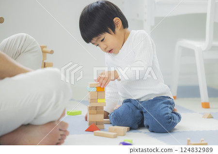孩子們玩積木 孩子們玩積木 124832989