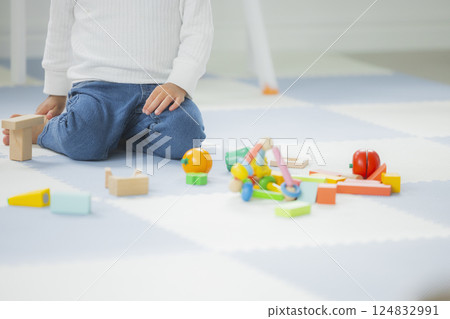 Children playing with building blocks 124832991
