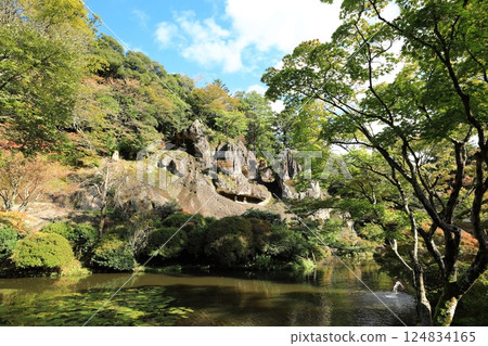 初秋的那塔寺,藍天白雲,樹木茂盛(日本石川縣小松市) 初秋的那塔寺,藍天白雲,樹木茂盛(日本石川縣小松市) 124834165