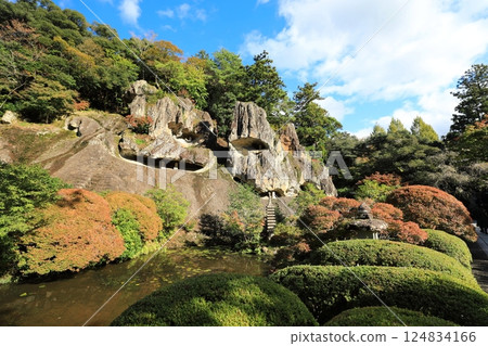 Natadera Temple in early autumn, with blue skies and shining trees (Komatsu City, Ishikawa Prefecture, Japan) Natadera Temple in early autumn, with blue skies and shining trees (Komatsu City, Ishikawa Prefecture, Japan) 124834166