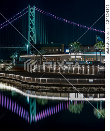 Akashi Kaikyo Bridge Rainbow Bridge 2025 reflected on the water 124834301