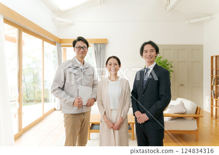 人們蓋房子的圖片 人們蓋房子的圖片 124834316