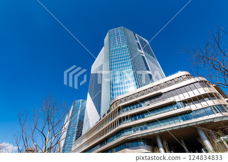 Tokyo Redevelopment Looking up at skyscrapers Takanawa Gateway 2025.03 c-1 124834833