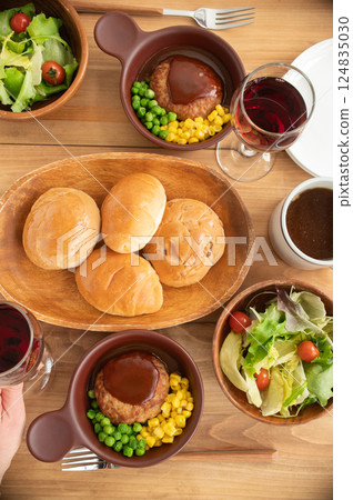 Hamburg steak with demi-glace sauce as the main dish Hamburg steak with demi-glace sauce as the main dish 124835030