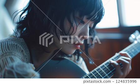 彈吉他的女人 彈吉他的女人 124835996