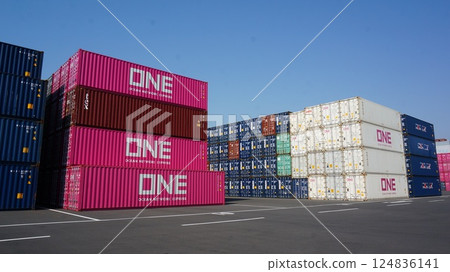 Stacked container Stacked container 124836141