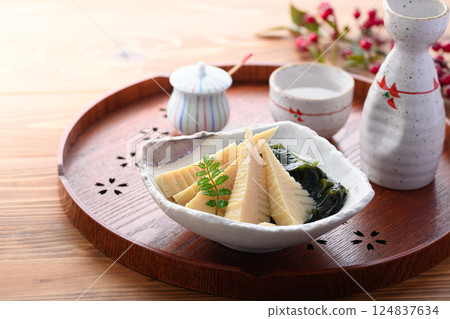 Wakatakeni (bamboo shoots and wakame seaweed stew) 124837634