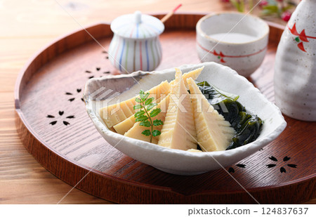 Wakatakeni (bamboo shoots and wakame seaweed stew) 124837637