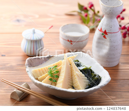 Wakatakeni (bamboo shoots and wakame seaweed stew) Wakatakeni (bamboo shoots and wakame seaweed stew) 124837648