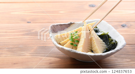 Wakatakeni（竹筍和裙帶菜燉菜） 124837653
