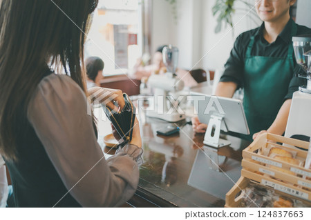 女生 女孩 女性 124837663