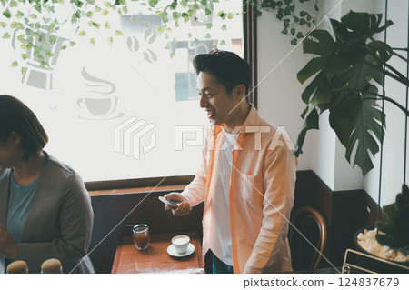 coffee shop, cafe, cafeteria 124837679