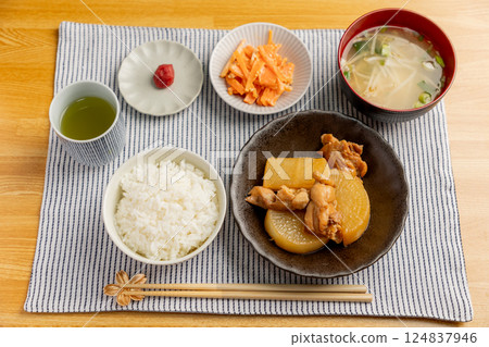 Japanese set menu 124837946