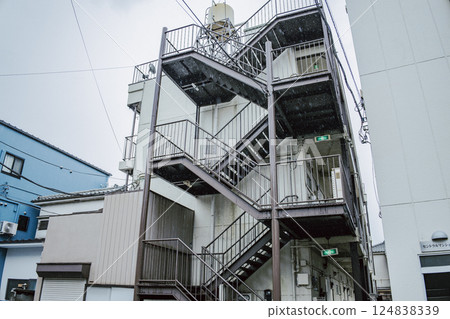 室外緊急樓梯，鋼架 124838339