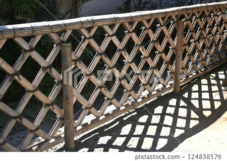 Japanese traditional bamboo fence "Koetsuji-gaki" openwork bamboo fence, beautiful curves, background material for Japanese culture Japanese traditional bamboo fence "Koetsuji-gaki" openwork bamboo fence, beautiful curves, background material for Japanese culture 124838576