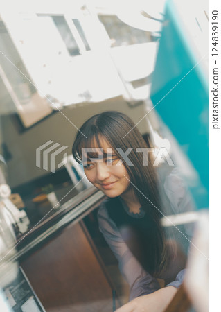 cafeteria, cafe, caffe 124839190