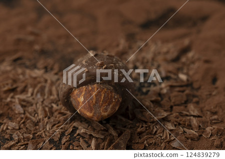 杏仁巧克力 124839279