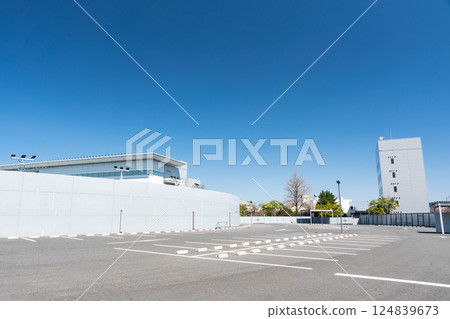Overlooking the parking lot of Keiokaku Keirin Stadium Offt Keiokaku, spring blue sky, Tamagawa 4-chome, Chofu City, Tokyo Overlooking the parking lot of Keiokaku Keirin Stadium Offt Keiokaku, spring blue sky, Tamagawa 4-chome, Chofu City, Tokyo 124839673