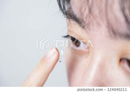 A woman wearing a contact lens 124840211