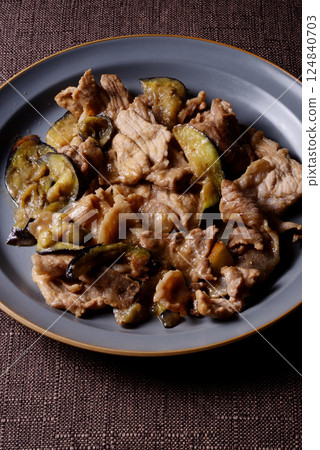 Stir-fried miso with eggplant and pork 124840703