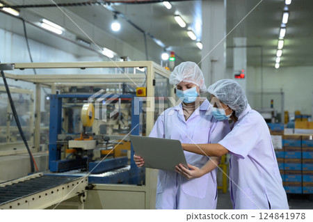 Quality control team inspecting production line in food factory Quality control team inspecting production line in food factory 124841978