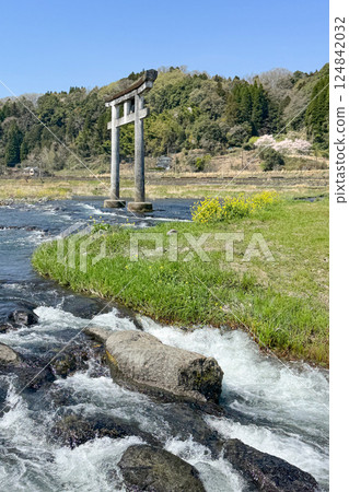 原尻瀑布和緒方川鳥居 124842032