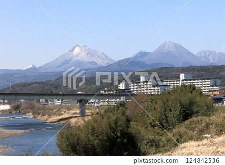 View of Mount Yufu and Mount Tsurumi from Myogasaki Bridge in Oita City. View of Mount Yufu and Mount Tsurumi from Myogasaki Bridge in Oita City. 124842536