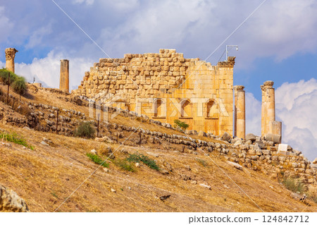 Ancient roman ruins of Jerash Gerasa, Jordan Ancient roman ruins of Jerash Gerasa, Jordan 124842712