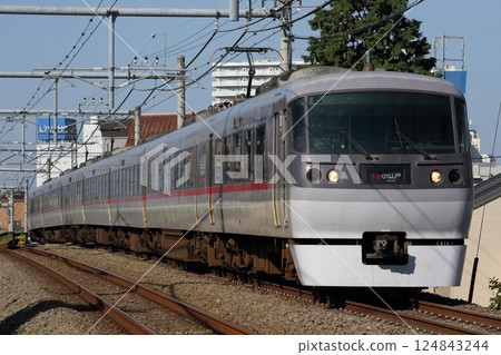 The Seibu 10000 series Limited Express "Koedo Red Arrow" runs between Tanashi and Seibu-Yanagisawa. The Seibu 10000 series Limited Express "Koedo Red Arrow" runs between Tanashi and Seibu-Yanagisawa. 124843244