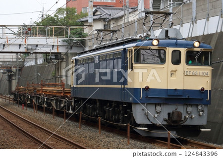 武藏野線運行的EF65-1104號施工列車 124843396