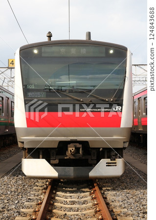 E233 series 5000 series in service on the Keiyo Line (front) 124843688