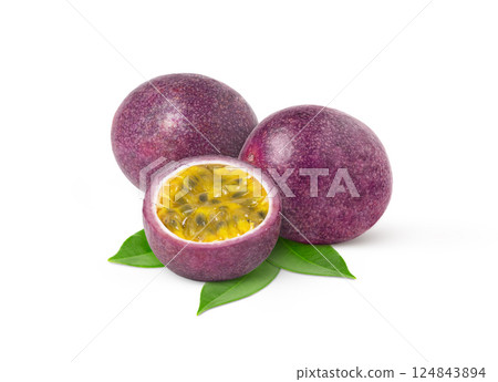 Passion fruits Isolated with leaf. Maracuya fruit with leaves. 124843894