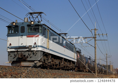 武藏野線上由EF65-2086牽引的貨運列車 124844478