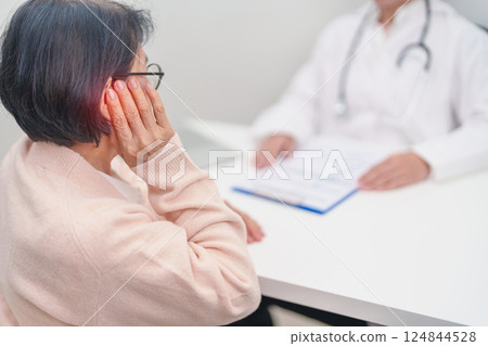 Elderly woman Patient having Earache and consulting Doctor to Ear disease. Senior Health Medical Diagnosis. Atresia, Otitis Media, Pertorated Eardrum, Meniere syndrome, otolaryngologist, Hearing Loss Elderly woman Patient having Earache and consulting Doctor to Ear disease. Senior Health Medical Diagnosis. Atresia, Otitis Media, Pertorated Eardrum, Meniere syndrome, otolaryngologist, Hearing Loss 124844528