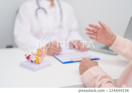 Elderly Patient consulting Doctor to Ear disease. Senior Health Medical Diagnosis. Anatomy Ear model for Atresia, Otitis Media, Pertorated Eardrum, Meniere syndrome, otolaryngologist, Hearing Loss Elderly Patient consulting Doctor to Ear disease. Senior Health Medical Diagnosis. Anatomy Ear model for Atresia, Otitis Media, Pertorated Eardrum, Meniere syndrome, otolaryngologist, Hearing Loss 124844536