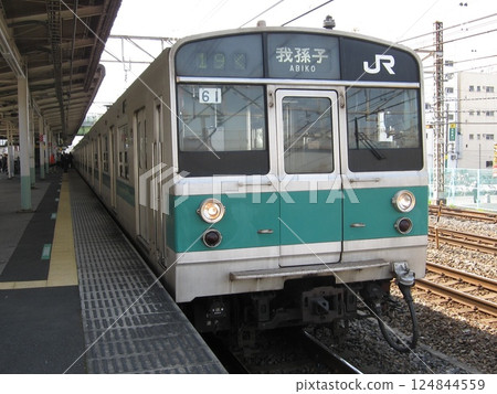 常磐線203系列Mato 61列車停在車站 124844559