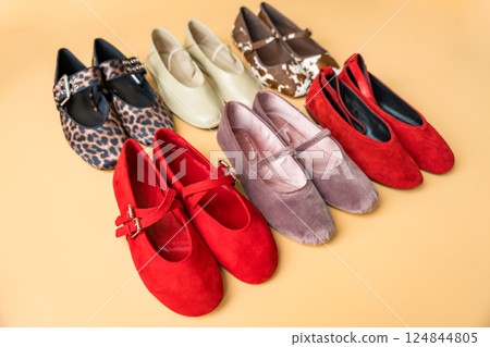 Trendy ballet flats collection arranged on pastel background Trendy ballet flats collection arranged on pastel background 124844805
