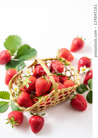 Strawberries in a basket Strawberries in a basket 124845181