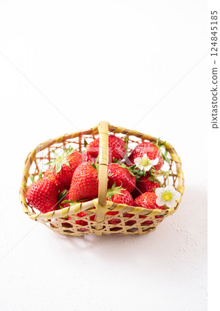 籃子裡的草莓 籃子裡的草莓 124845185