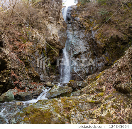 One of Japan's 100 best waterfalls! A full view of Hayato Falls One of Japan's 100 best waterfalls! A full view of Hayato Falls 124845664