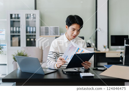 Happy man, entrepreneur, small business owner working online. 124846475