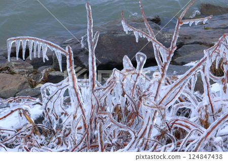 Lake Biwa and Spray Ice Lake Biwa and Spray Ice 124847438