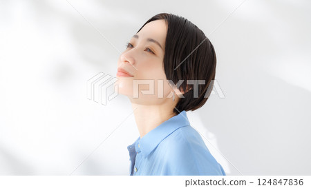 A smiling woman A smiling woman 124847836